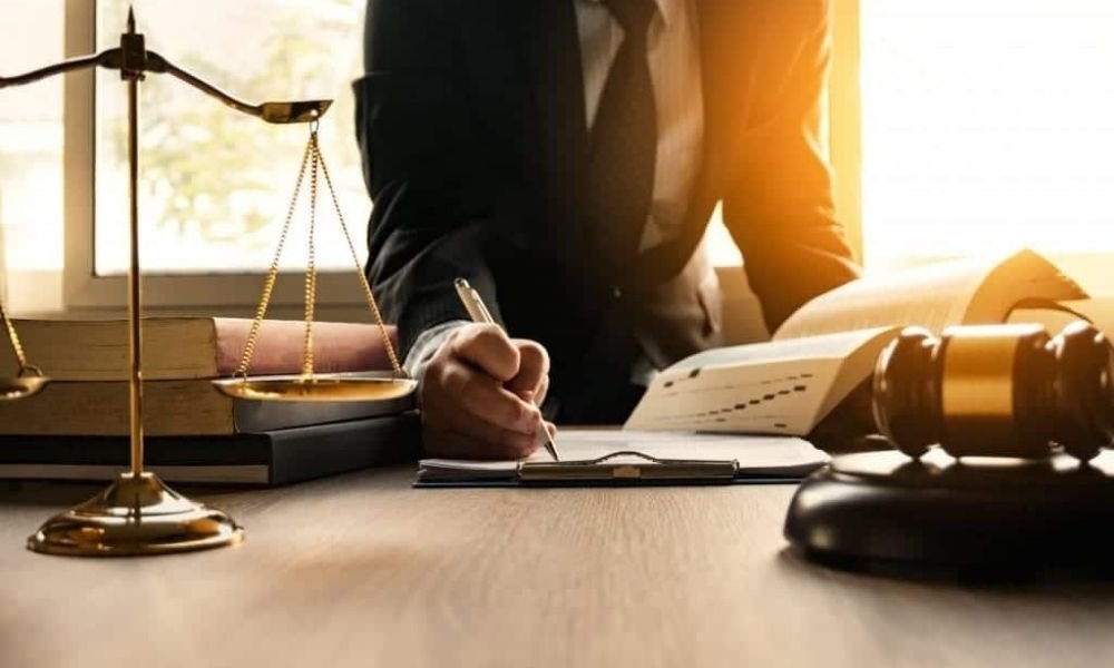 Quy trình sử dụng dịch vụ luật sư hỗ trợ thi hành án dân sự